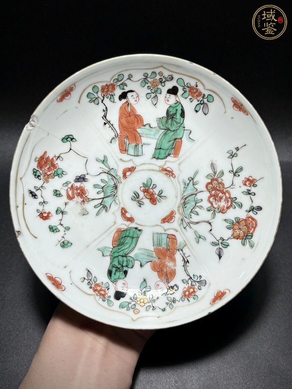 古玩陶瓷五彩人物花卉紋臥盤真品鑒賞圖