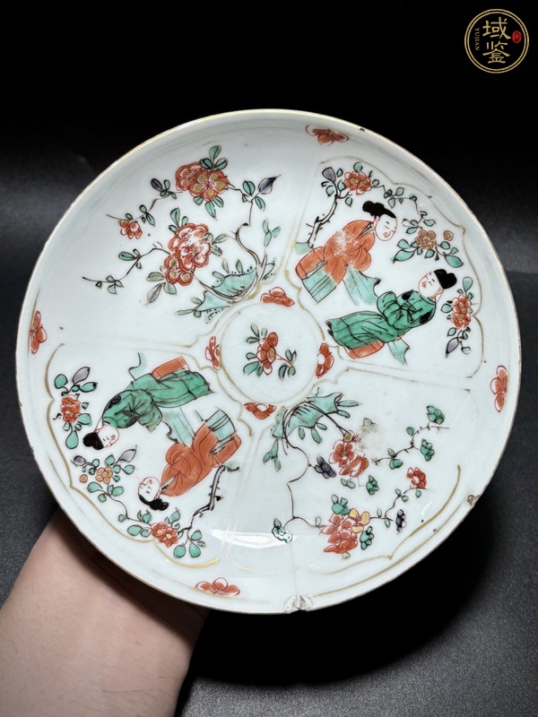 古玩陶瓷五彩人物花卉紋臥盤真品鑒賞圖