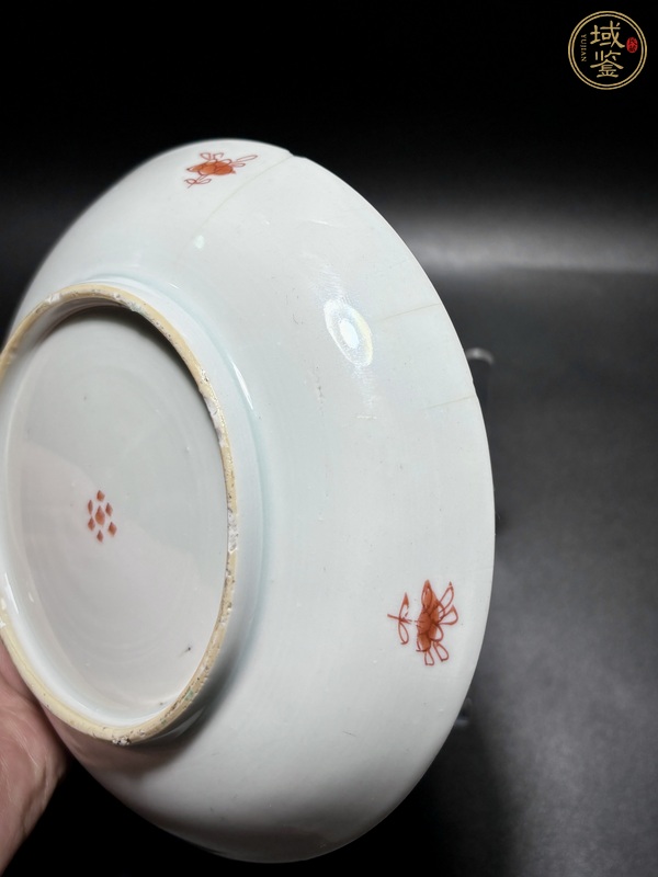 古玩陶瓷五彩人物花卉紋臥盤真品鑒賞圖