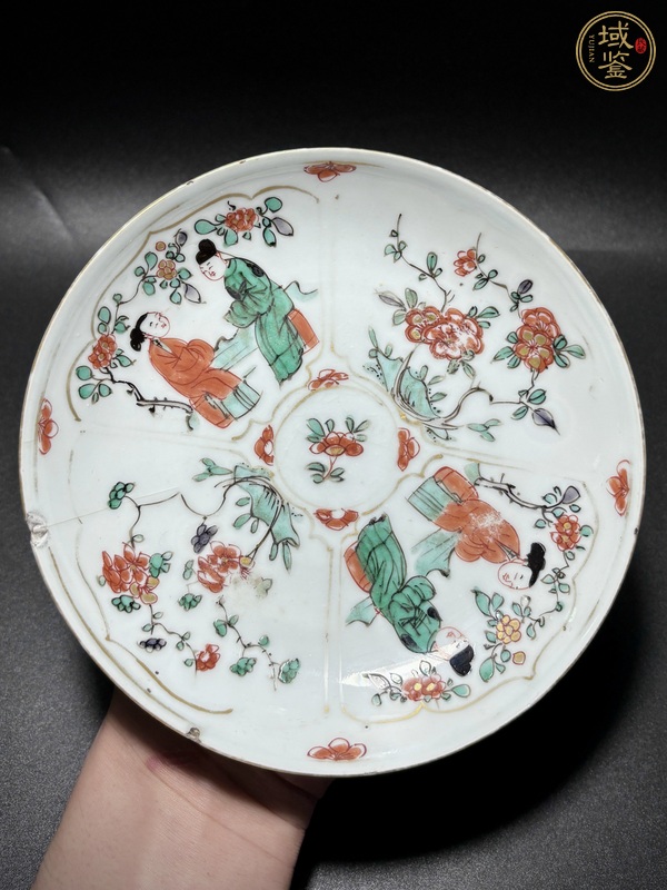 古玩陶瓷五彩人物花卉紋臥盤真品鑒賞圖