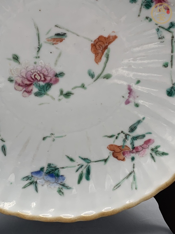 古玩陶瓷花卉紋粉彩盤真品鑒賞圖