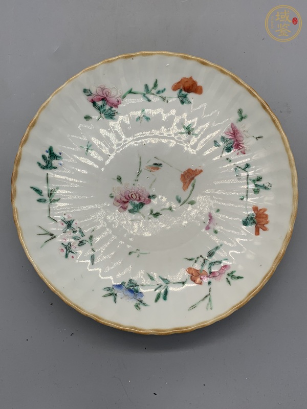 古玩陶瓷花卉紋粉彩盤真品鑒賞圖