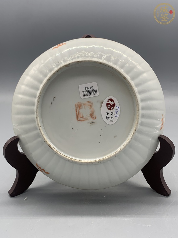 古玩陶瓷花卉紋粉彩盤真品鑒賞圖