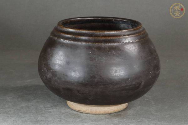 古玩陶瓷褐釉罐真品鑒賞圖
