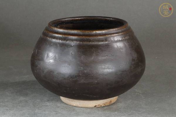 古玩陶瓷褐釉罐真品鑒賞圖