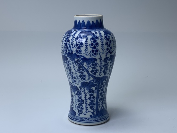 古玩陶瓷清康熙·青花松鼠葡萄紋雞腿瓶拍賣(mài)，當(dāng)前價(jià)格505元