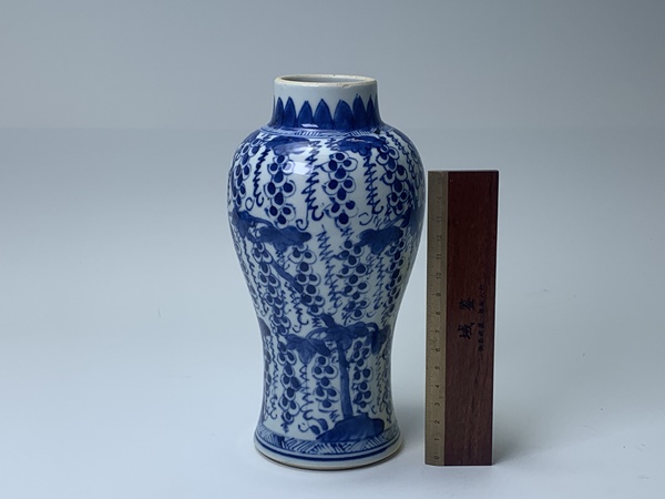 古玩陶瓷清康熙·青花松鼠葡萄紋雞腿瓶拍賣(mài)，當(dāng)前價(jià)格505元