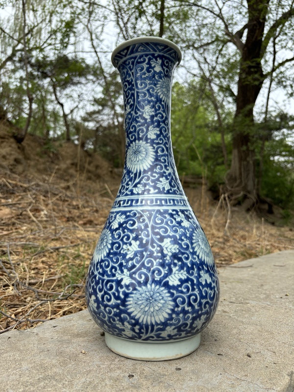 古玩轉賣明末清初纏枝蓮紋青花琵琶尊拍賣，當前價格55元