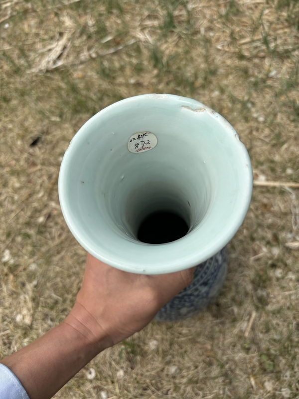 古玩陶瓷明末清初纏枝蓮紋青花琵琶尊拍賣，當(dāng)前價(jià)格22000元