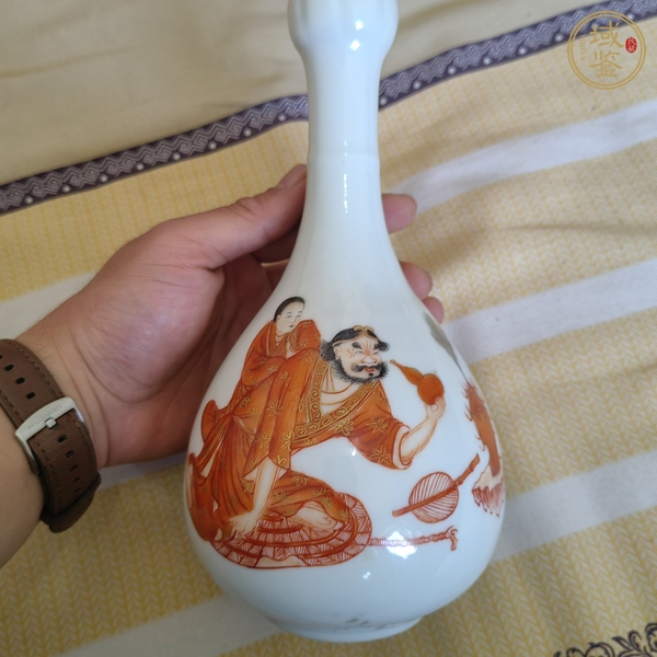 古玩陶瓷人物紋礬紅蒜頭瓶真品鑒賞圖