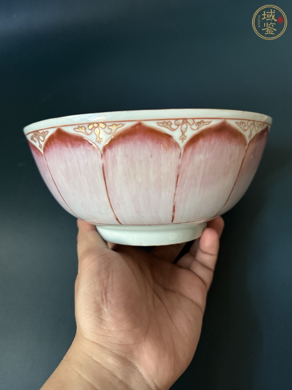 古玩蓮瓣紋粉彩碗真品鑒賞圖
