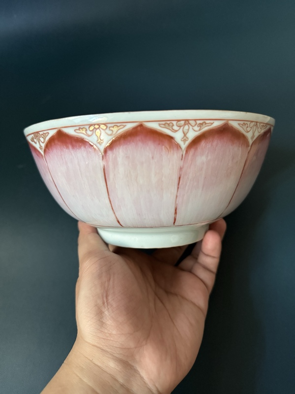 古玩轉賣清·乾隆粉彩模印蓮瓣紋飾大碗拍賣,當前價格0元