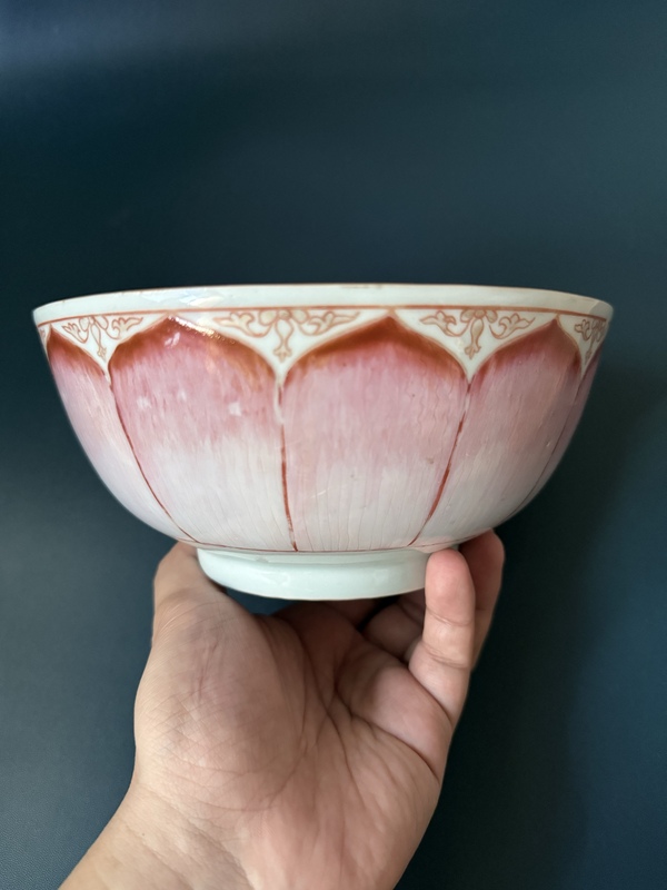 古玩陶瓷清·乾隆粉彩模印蓮瓣紋飾大碗拍賣，當(dāng)前價格2500元