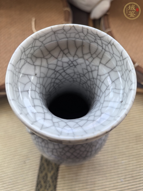 古玩陶瓷清中期 哥釉雙耳瓶真品鑒賞圖