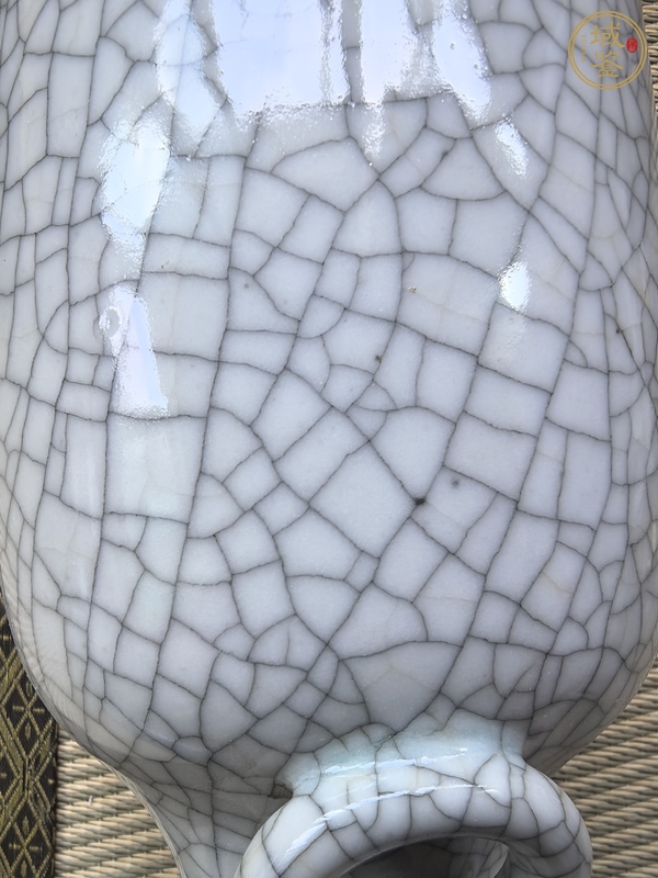 古玩陶瓷清中期 哥釉雙耳瓶真品鑒賞圖