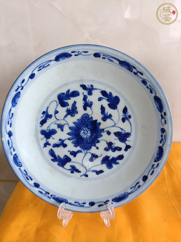 古玩陶瓷乾隆青花纏枝花卉盤真品鑒賞圖