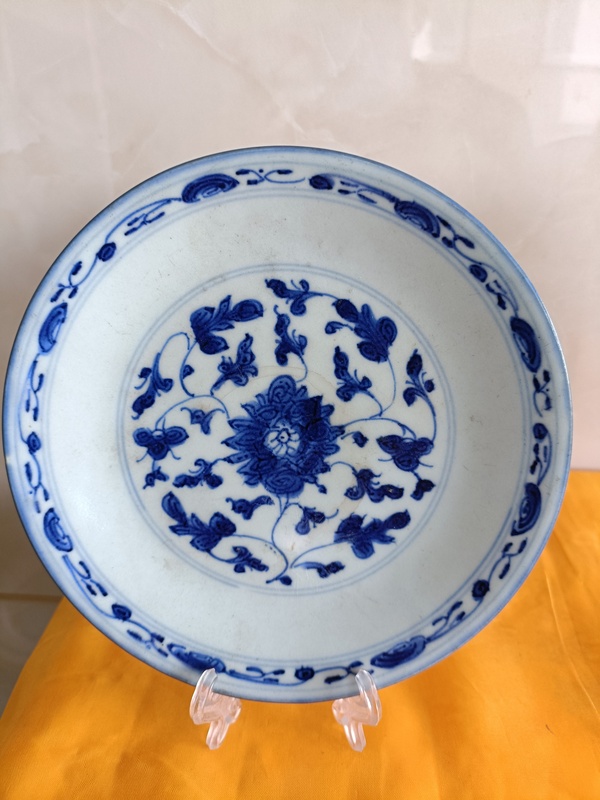古玩陶瓷乾隆青花纏枝花卉盤(pán)拍賣(mài)，當(dāng)前價(jià)格9800元