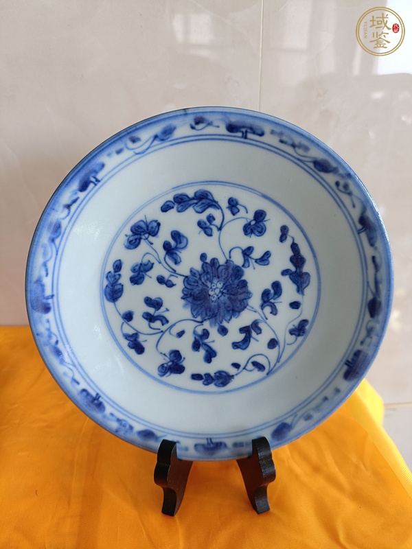 古玩陶瓷乾隆青花纏枝花卉盤真品鑒賞圖