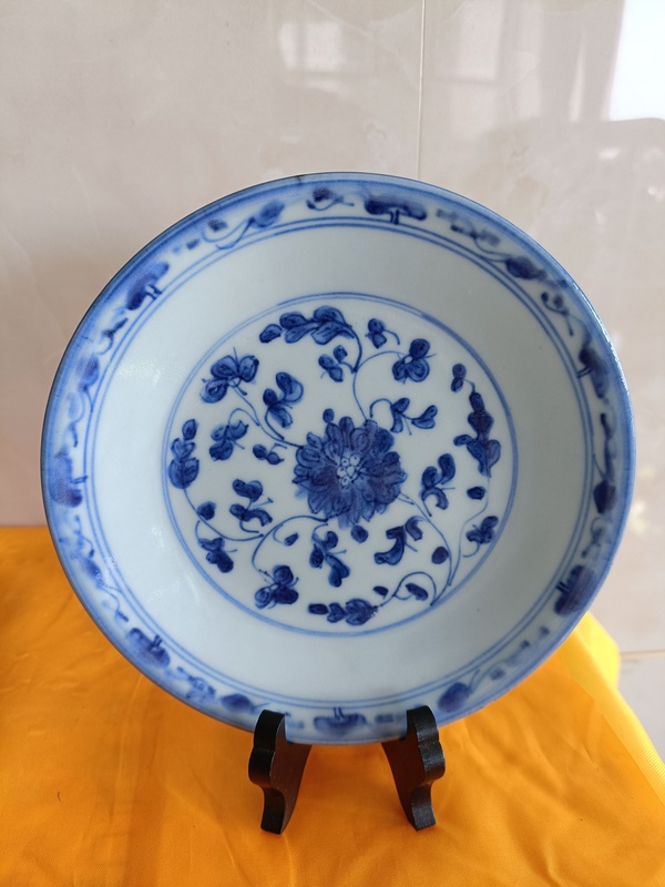 古玩陶瓷乾隆青花纏枝花卉盤(pán)拍賣(mài)，當(dāng)前價(jià)格9800元