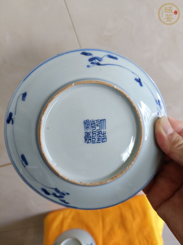 古玩陶瓷乾隆青花纏枝花卉盤真品鑒賞圖