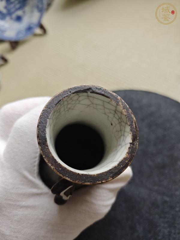 古玩陶瓷哥釉鐵銹釉人物瓶真品鑒賞圖