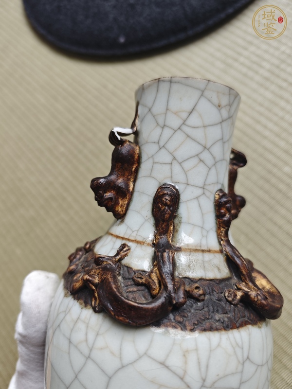 古玩陶瓷哥釉鐵銹釉人物瓶真品鑒賞圖