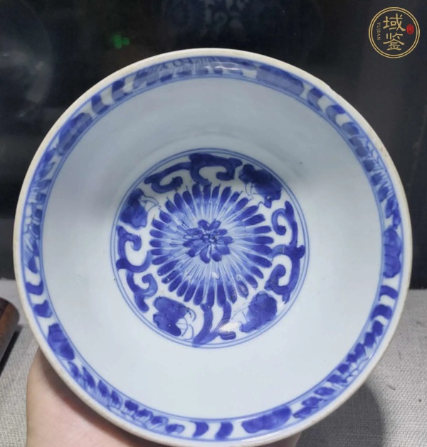 古玩陶瓷青花扁菊紋茶碗真品鑒賞圖