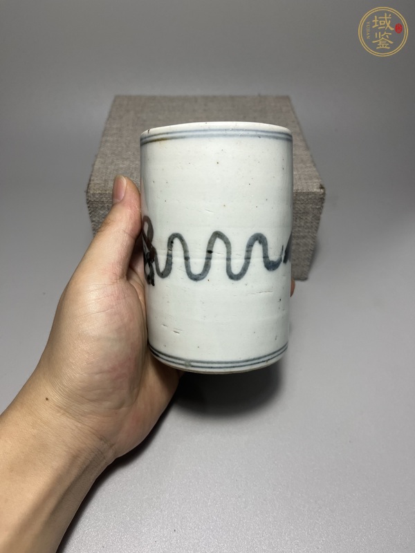 古玩陶瓷青花蝴蝶紋筆筒真品鑒賞圖