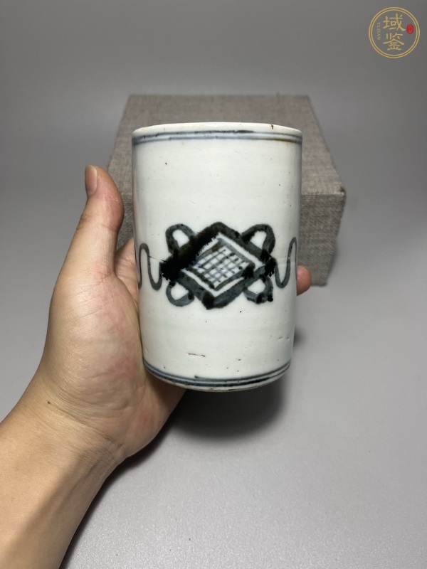 古玩陶瓷青花蝴蝶紋筆筒真品鑒賞圖