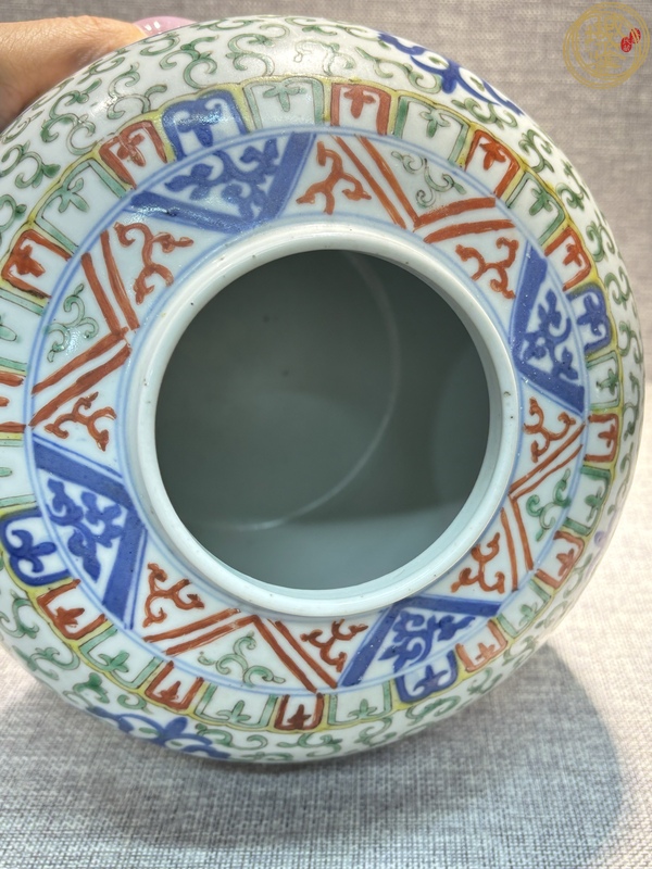古玩陶瓷青花五彩龍紋罐真品鑒賞圖