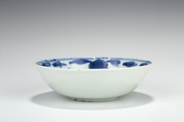 古玩陶瓷明晚·青花纏枝花卉紋碗拍賣，當(dāng)前價格100元