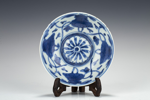 古玩陶瓷明晚·青花纏枝花卉紋碗拍賣，當(dāng)前價格100元