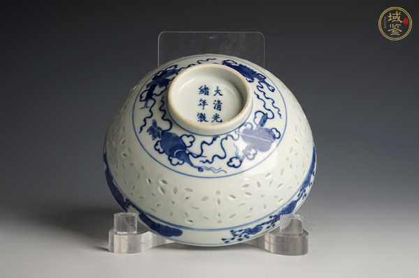 古玩陶瓷清光緒·外青花歲寒三友暗八仙內(nèi)一路連科紋玲瓏瓷大碗真品鑒賞圖