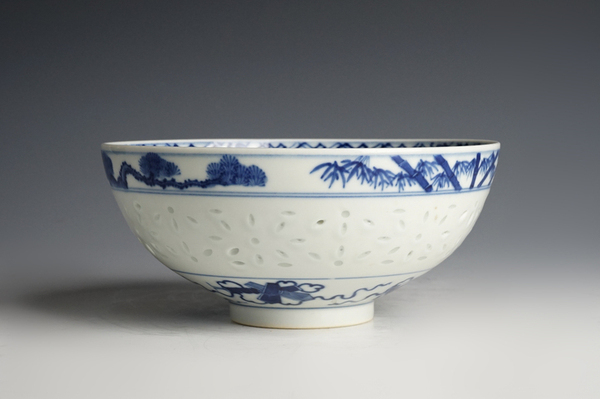 古玩轉(zhuǎn)賣(mài)清光緒·外青花歲寒三友暗八仙內(nèi)一路連科紋玲瓏瓷大碗拍賣(mài)，當(dāng)前價(jià)格450元