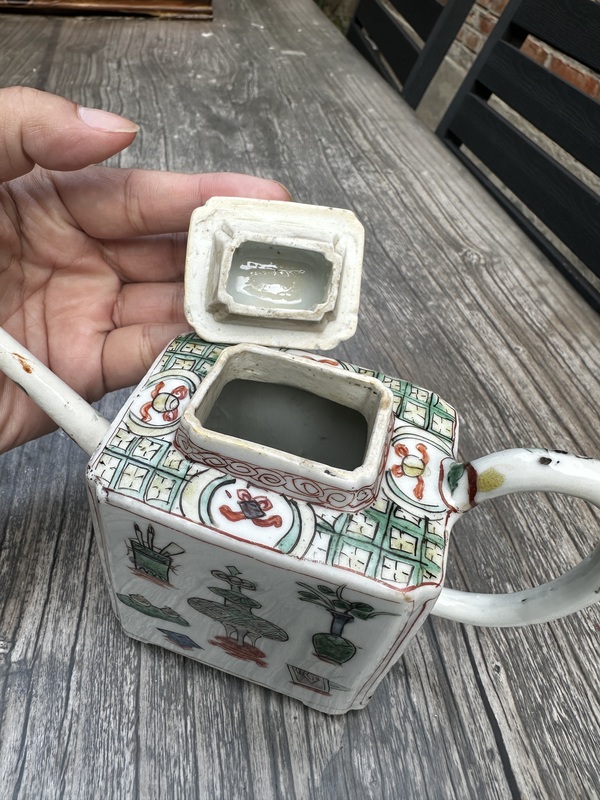古玩陶瓷康熙五彩博古花卉四方壺拍賣，當前價格2777元