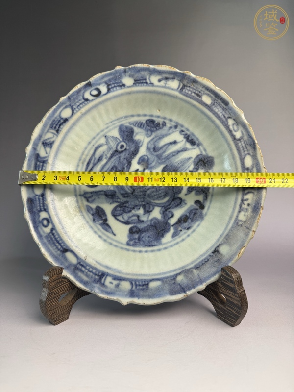 古玩陶瓷明代麒麟望月花口盤真品鑒賞圖