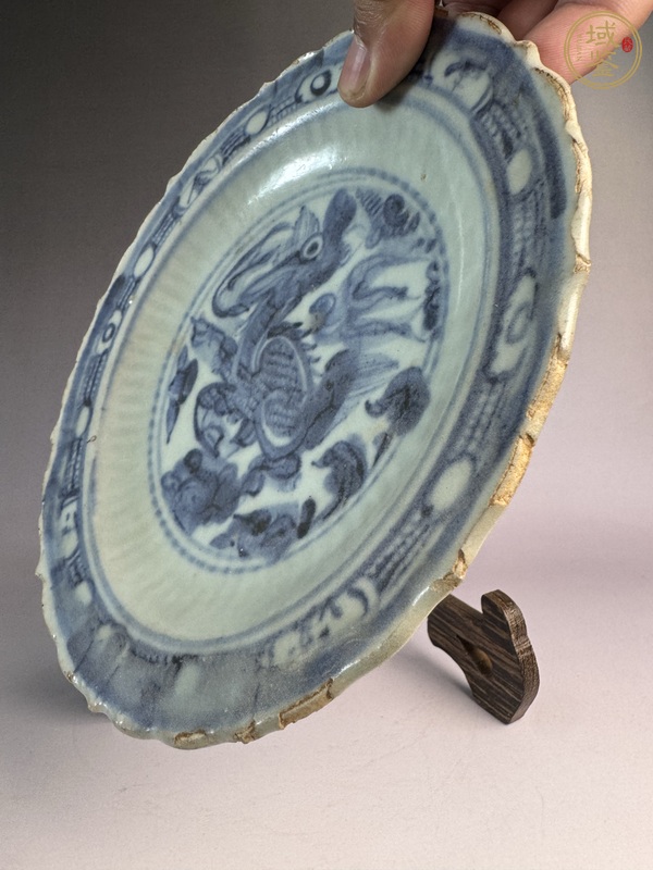 古玩陶瓷明代麒麟望月花口盤真品鑒賞圖