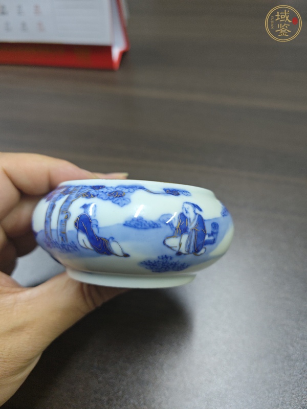 古玩陶瓷白玉齋款青花加彩描金人物紋水盂真品鑒賞圖