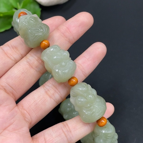 古玩玉器和田玉十八羅漢雙面精雕手串(帶鑒定證書)拍賣，當(dāng)前價格680元