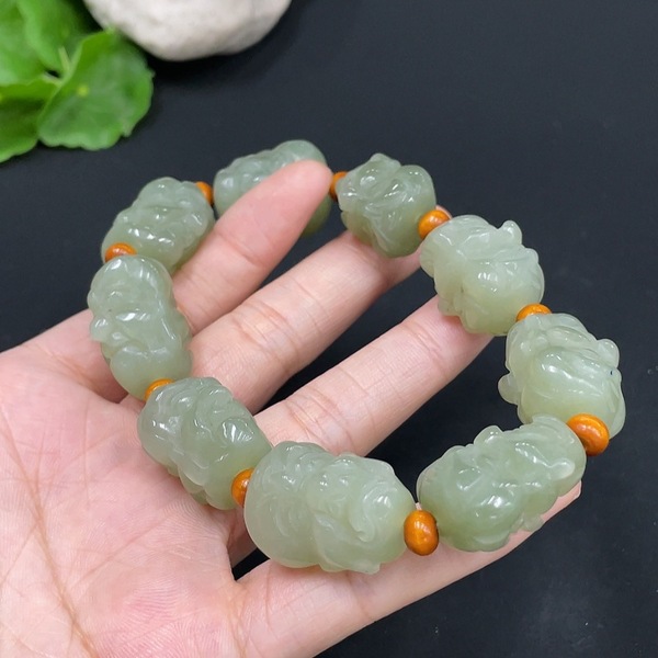 古玩玉器和田玉十八羅漢雙面精雕手串(帶鑒定證書)拍賣，當(dāng)前價格680元