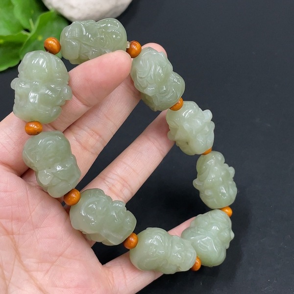 古玩玉器和田玉十八羅漢雙面精雕手串(帶鑒定證書)拍賣,當前價格680元
