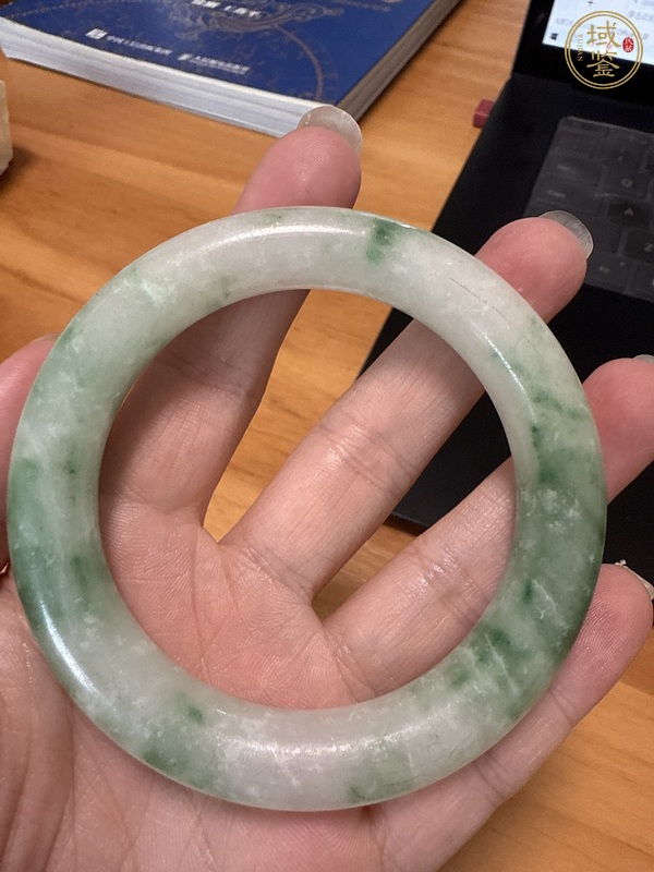 古玩陶瓷翡翠手鐲真品鑒賞圖