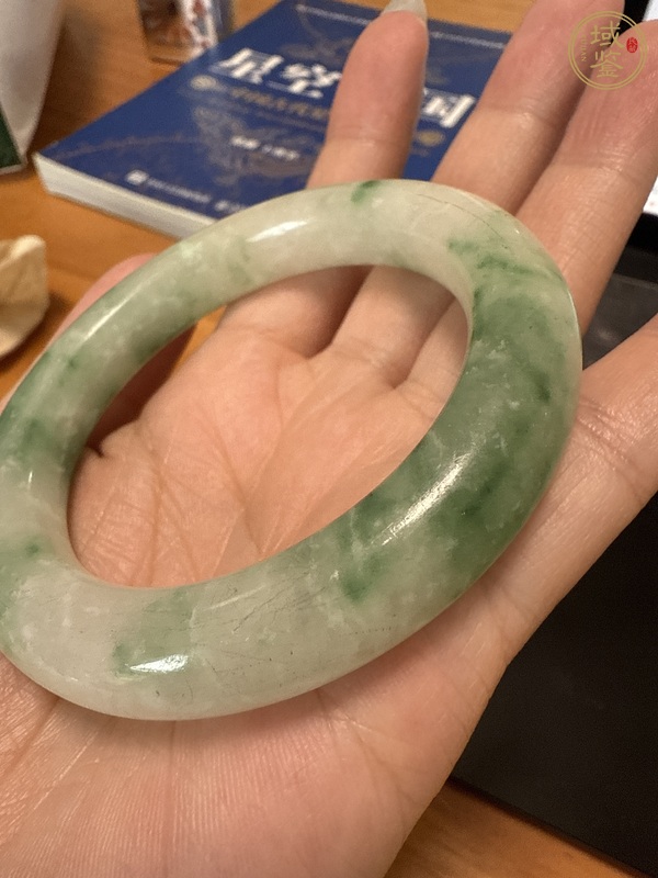 古玩陶瓷翡翠手鐲真品鑒賞圖