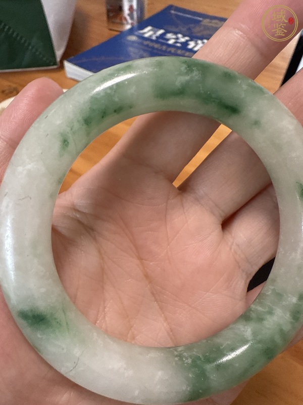 古玩陶瓷翡翠手鐲真品鑒賞圖
