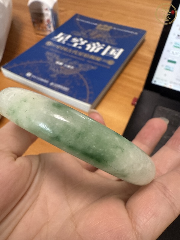 古玩陶瓷翡翠手鐲真品鑒賞圖