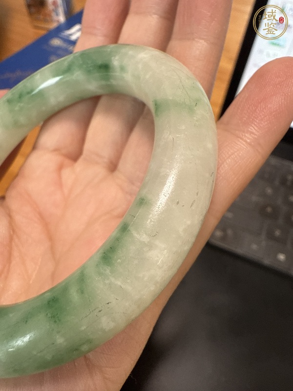 古玩陶瓷翡翠手鐲真品鑒賞圖
