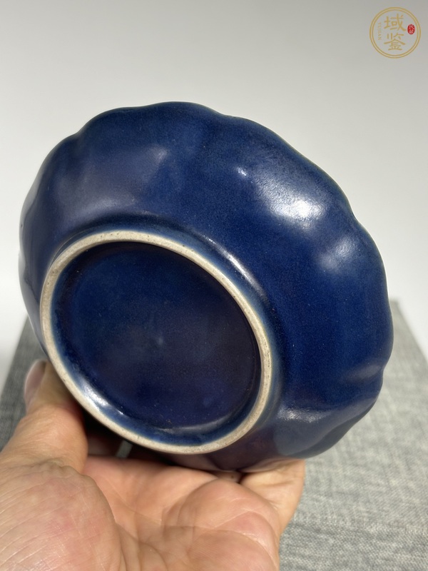 古玩陶瓷祭藍(lán)釉描金盤真品鑒賞圖