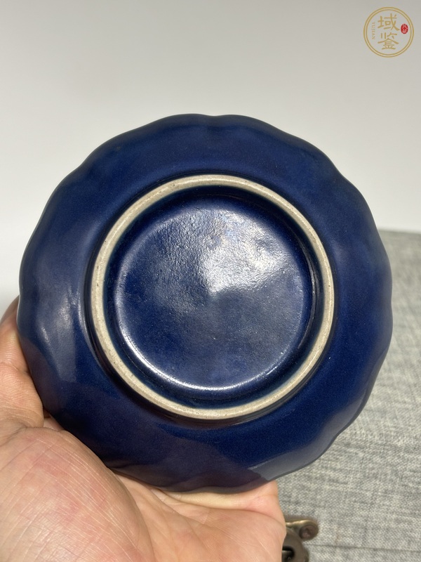 古玩陶瓷祭藍(lán)釉描金盤真品鑒賞圖