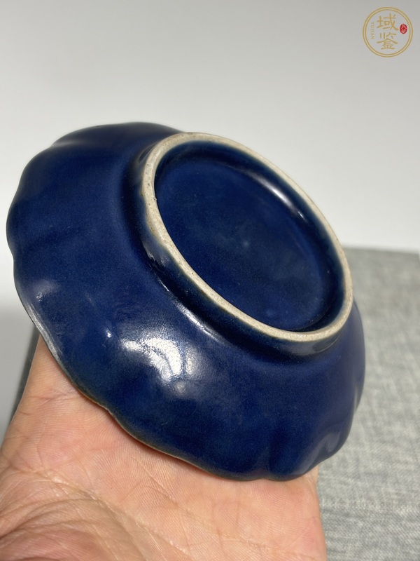 古玩陶瓷祭藍(lán)釉描金盤真品鑒賞圖