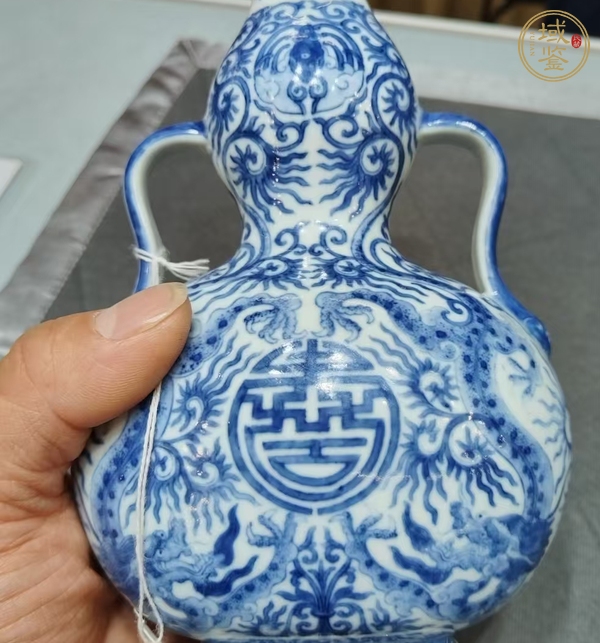 古玩陶瓷青花雙龍捧壽綬帶葫蘆瓶真品鑒賞圖
